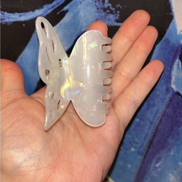 White Marbled Butterfly Claw Clip - Picture 3 of 4